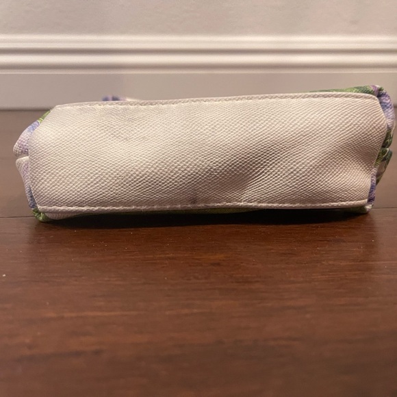 guc Floral Print Women's dauphin pouch makeup Bag - Picture 2 of 10